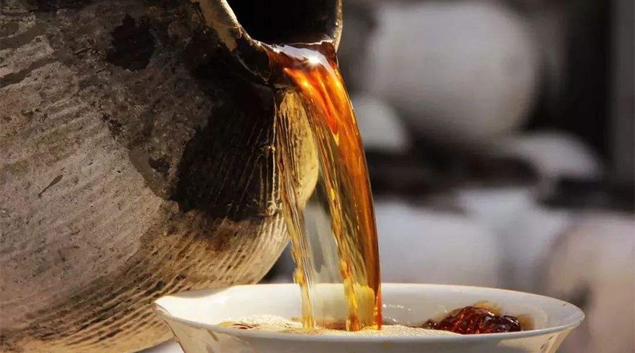 疫情加速行業(yè)分化 白酒“價(jià)格戰(zhàn)”硝煙漸起